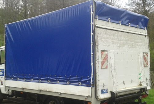 Naprawa plandek na ciężarówce